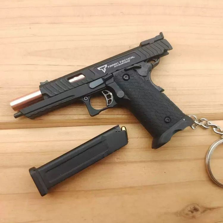 2011-display-with-empty-magazine