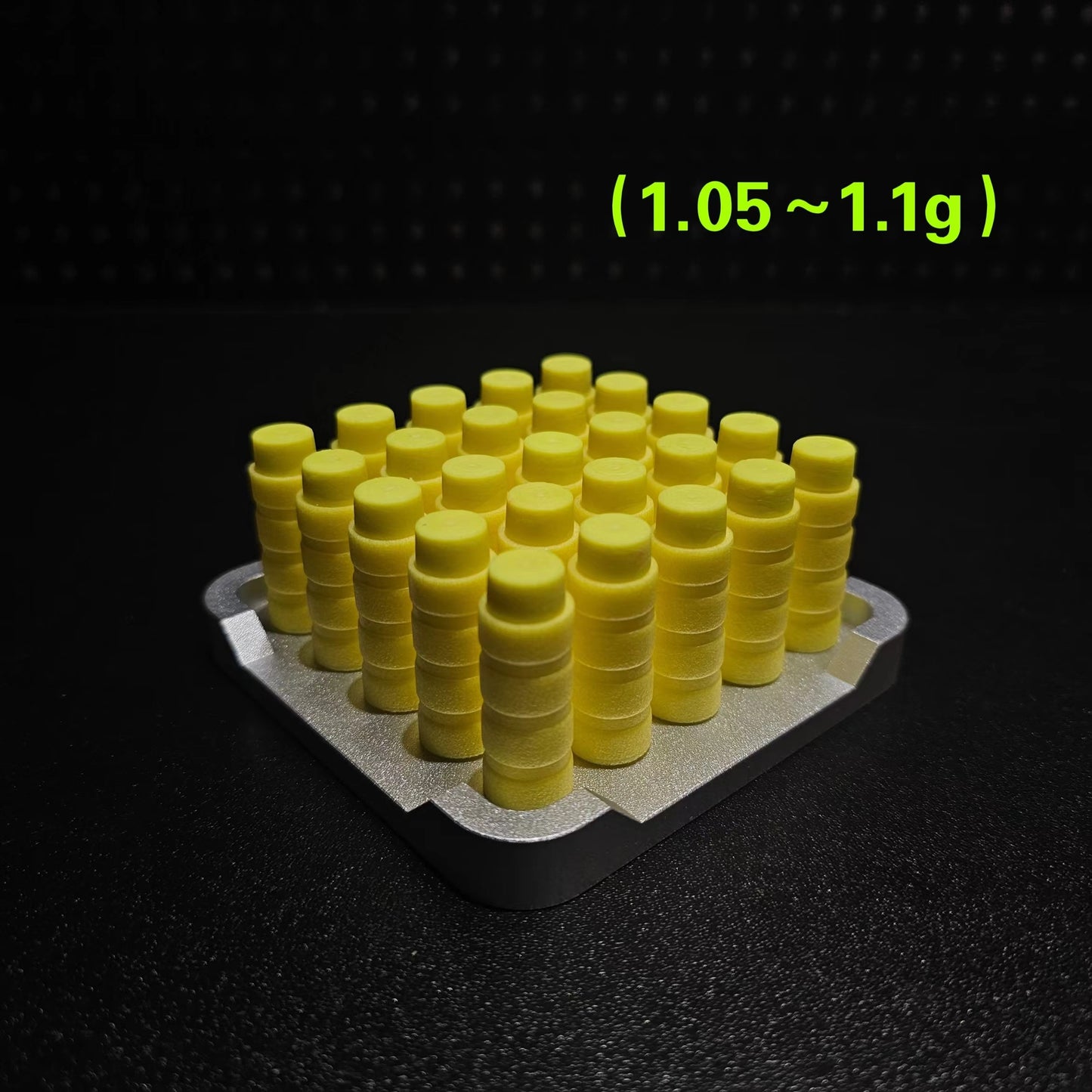 worker-yellow-short-darts