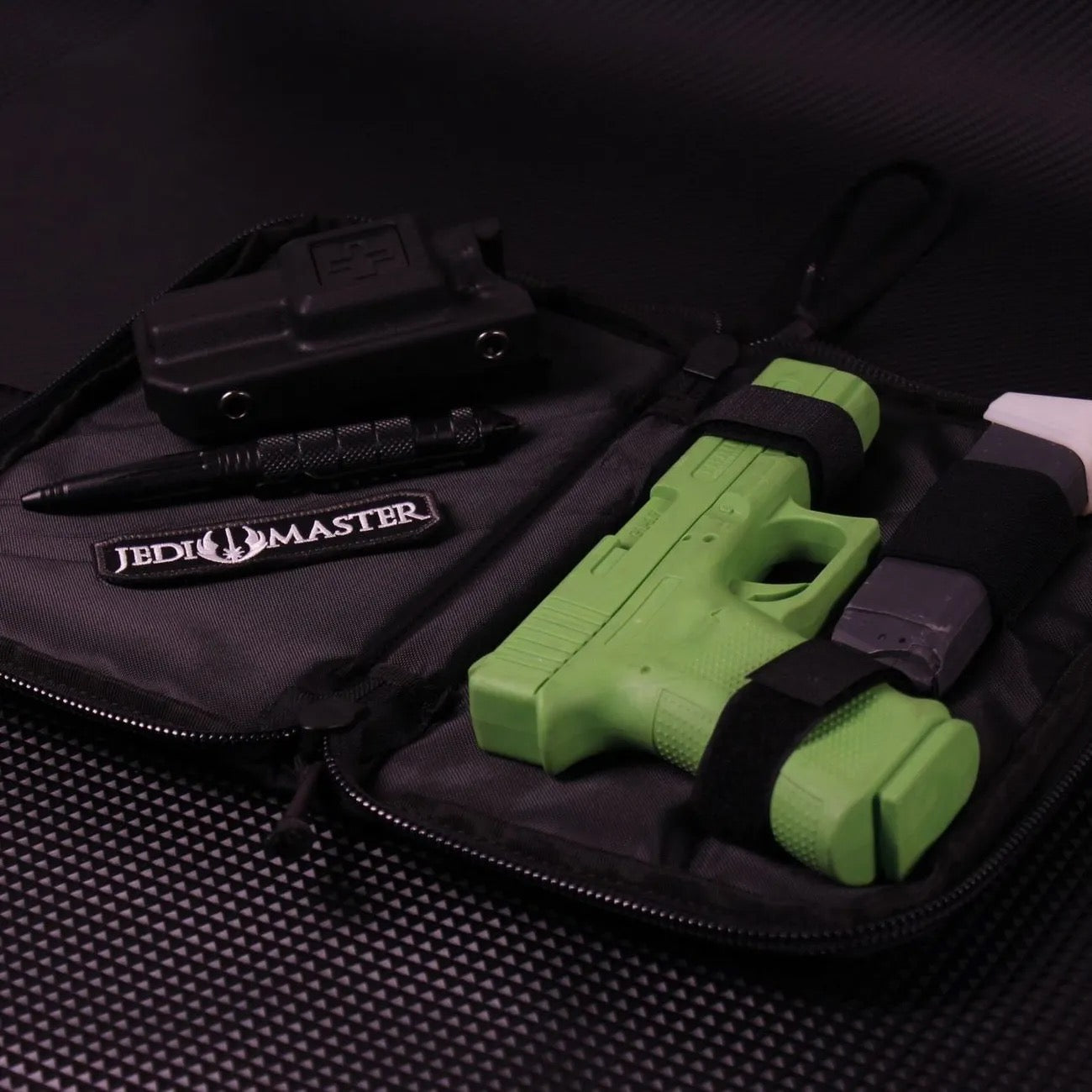 side-details-of-the-storage-bag