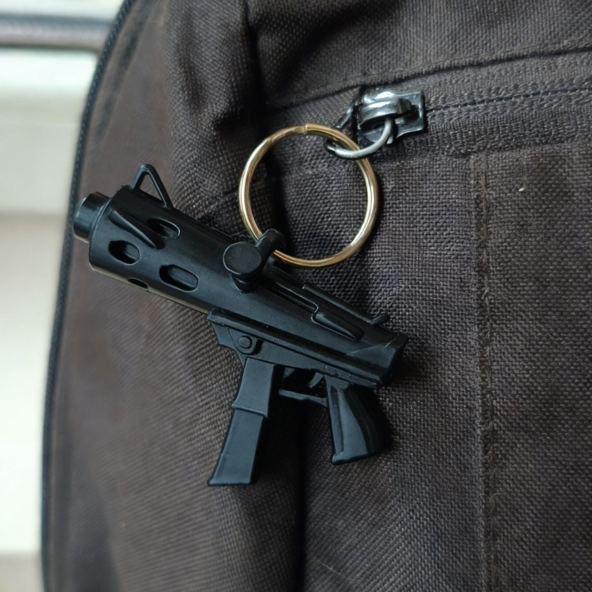 tec-9-cs2-3d-printed-toy-gun-model-keychain
