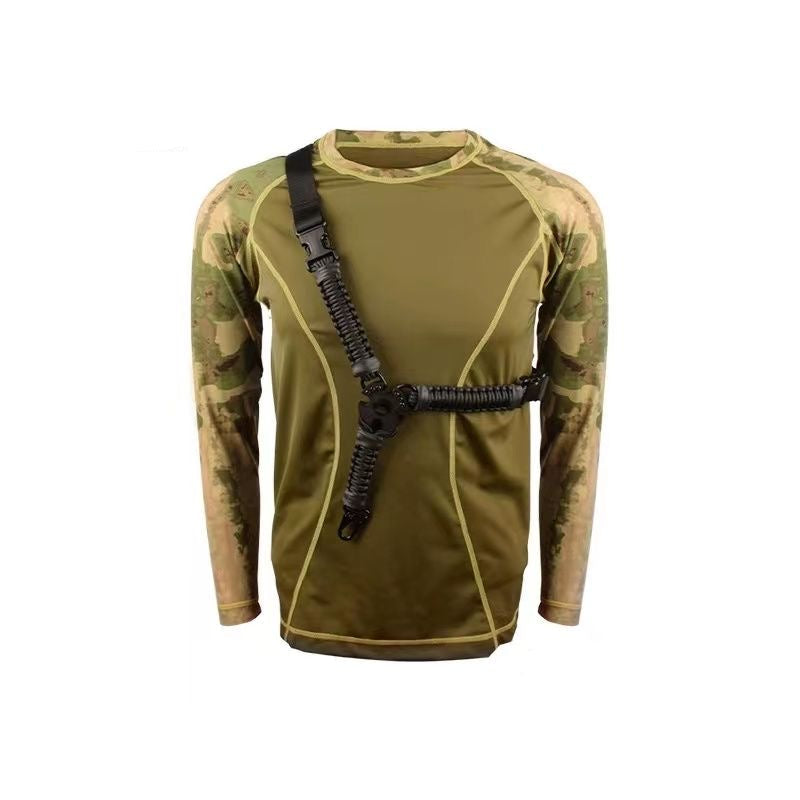 shoulder-strap-wearing-demonstration