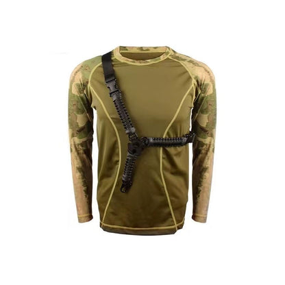 shoulder-strap-wearing-demonstration