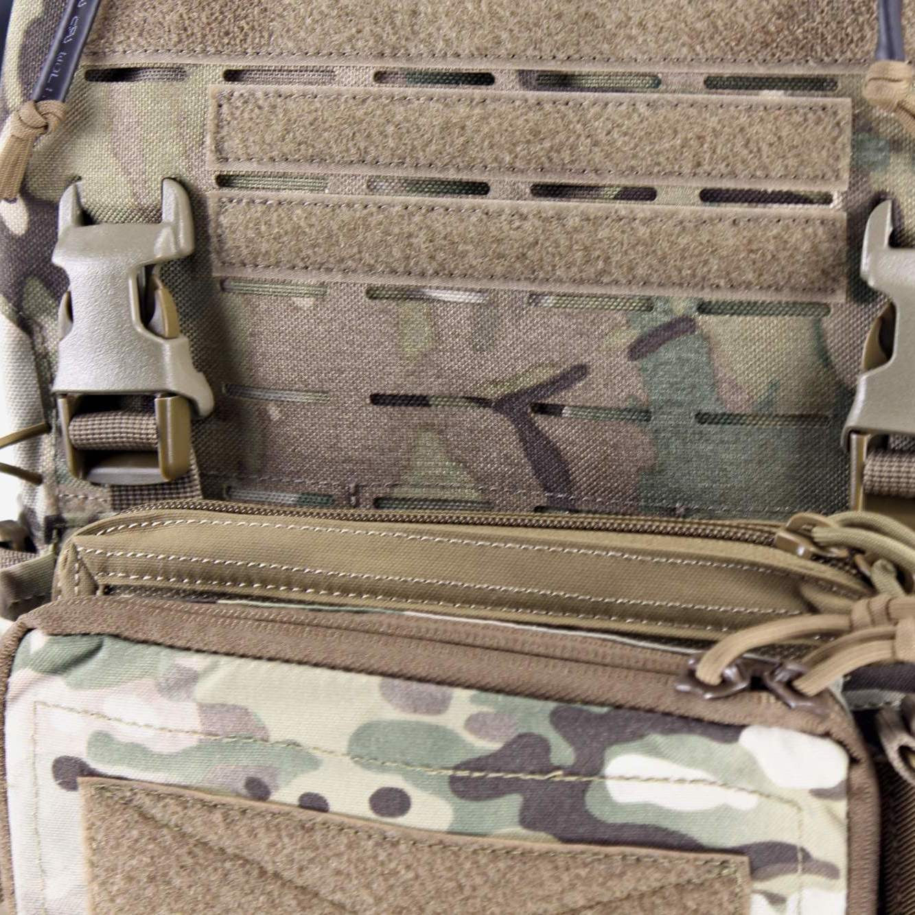 mk-zipper-flap-display