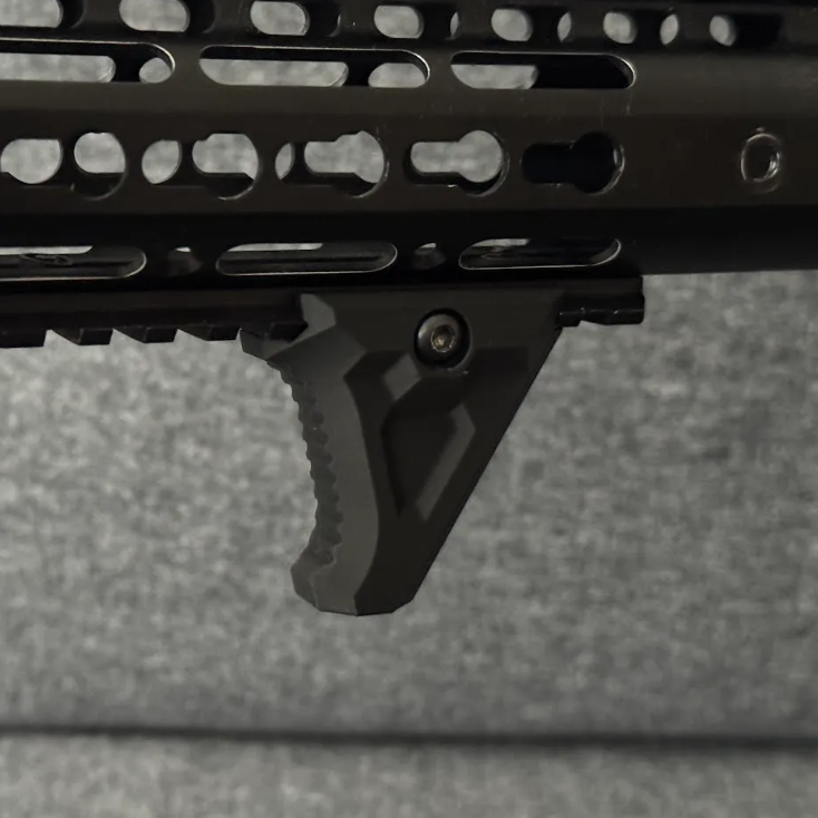 3d-printed-small-triangular-handstop