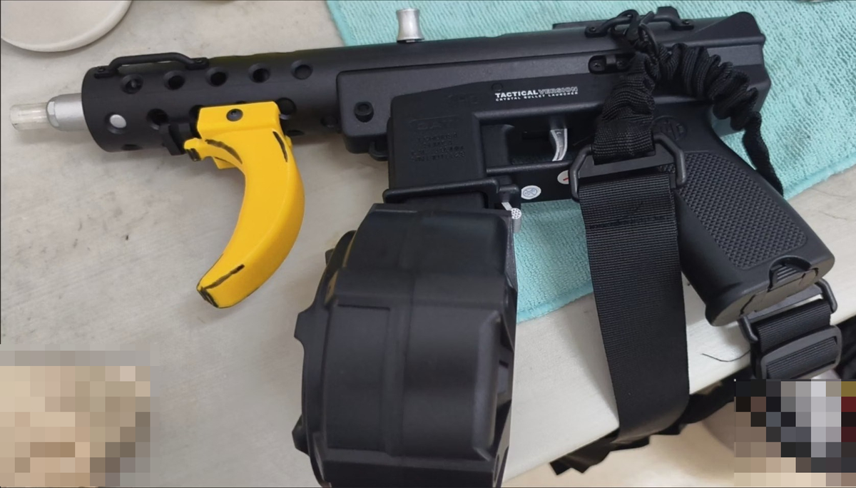 Handi Tec-9 Dual-magazine Glow-in-the-Dark Gel Blaster